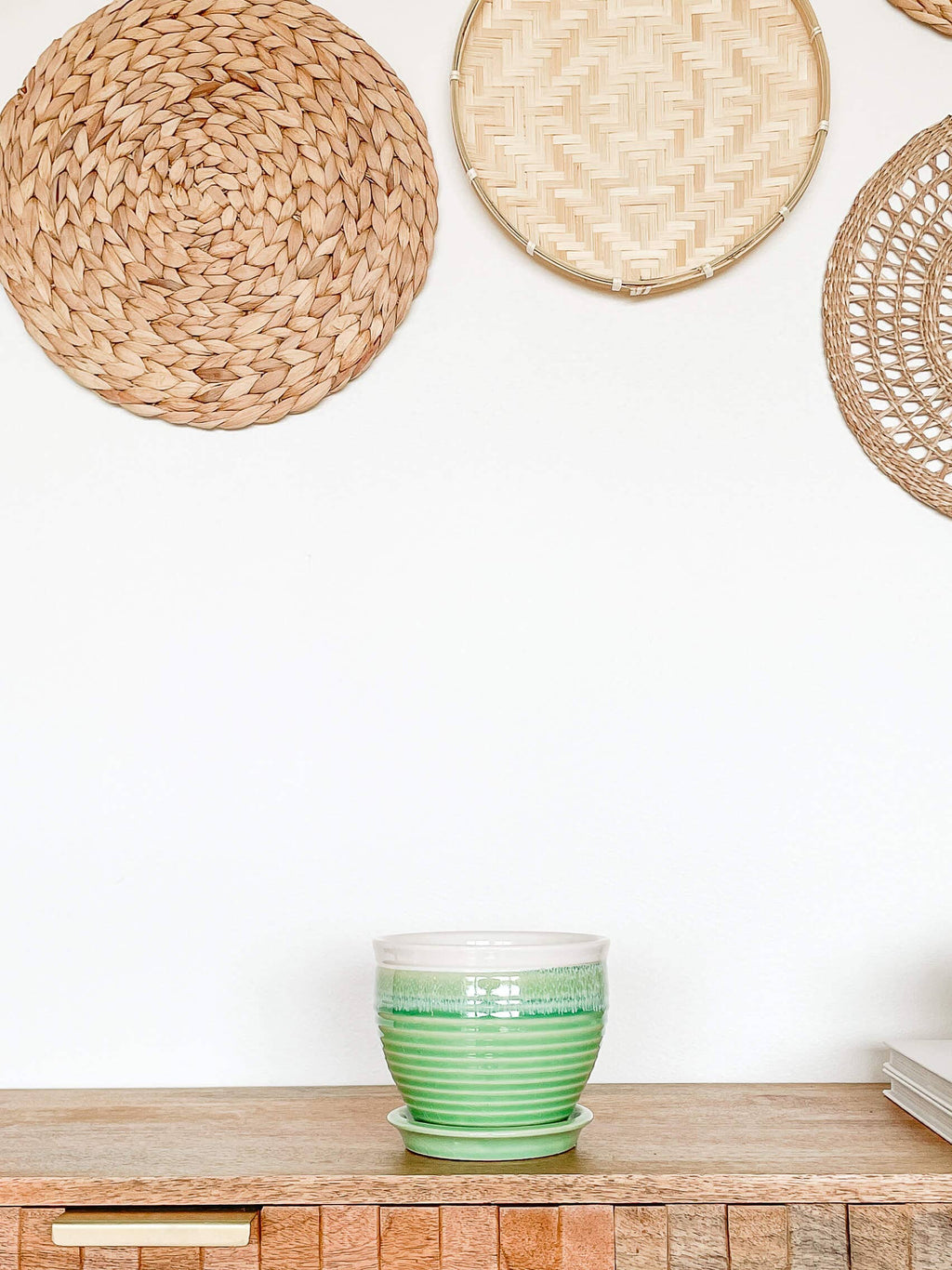 Willow ceramic flower pot with drainage hole and attached saucer