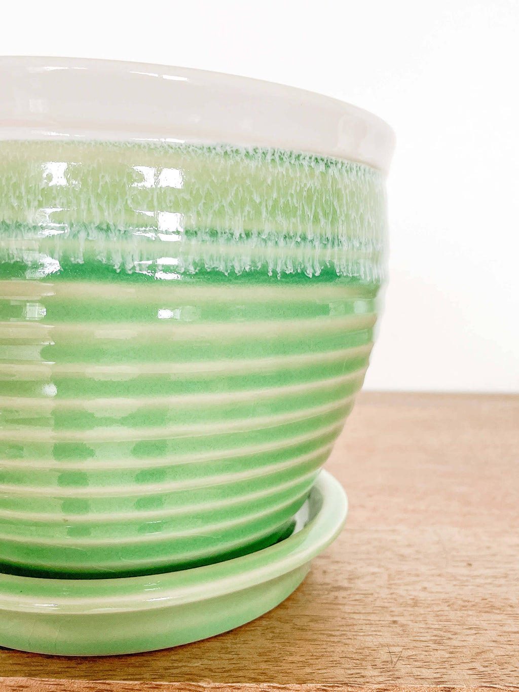 Willow ceramic flower pot with drainage hole and attached saucer