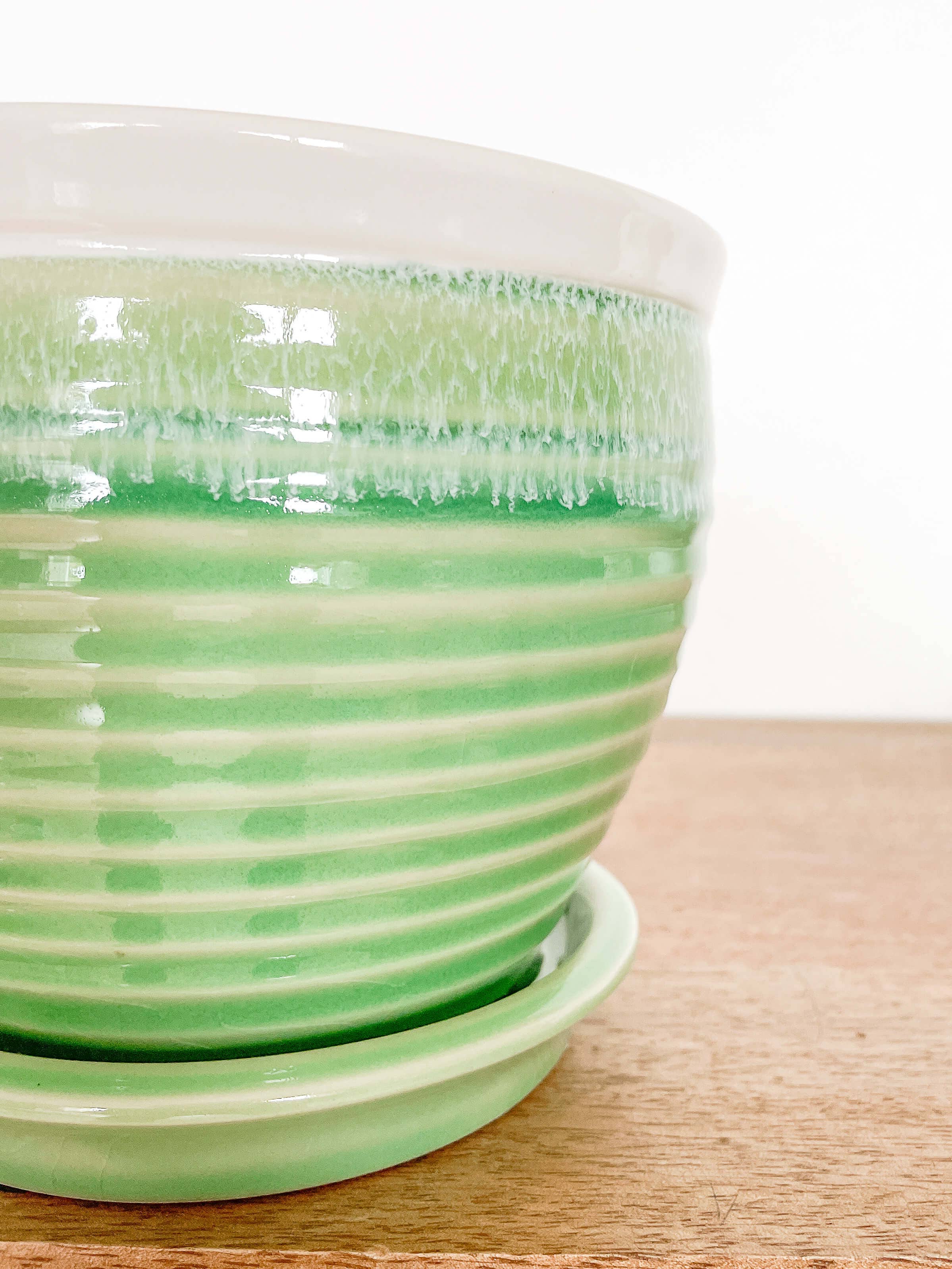 Willow ceramic flower pot with drainage hole and attached saucer