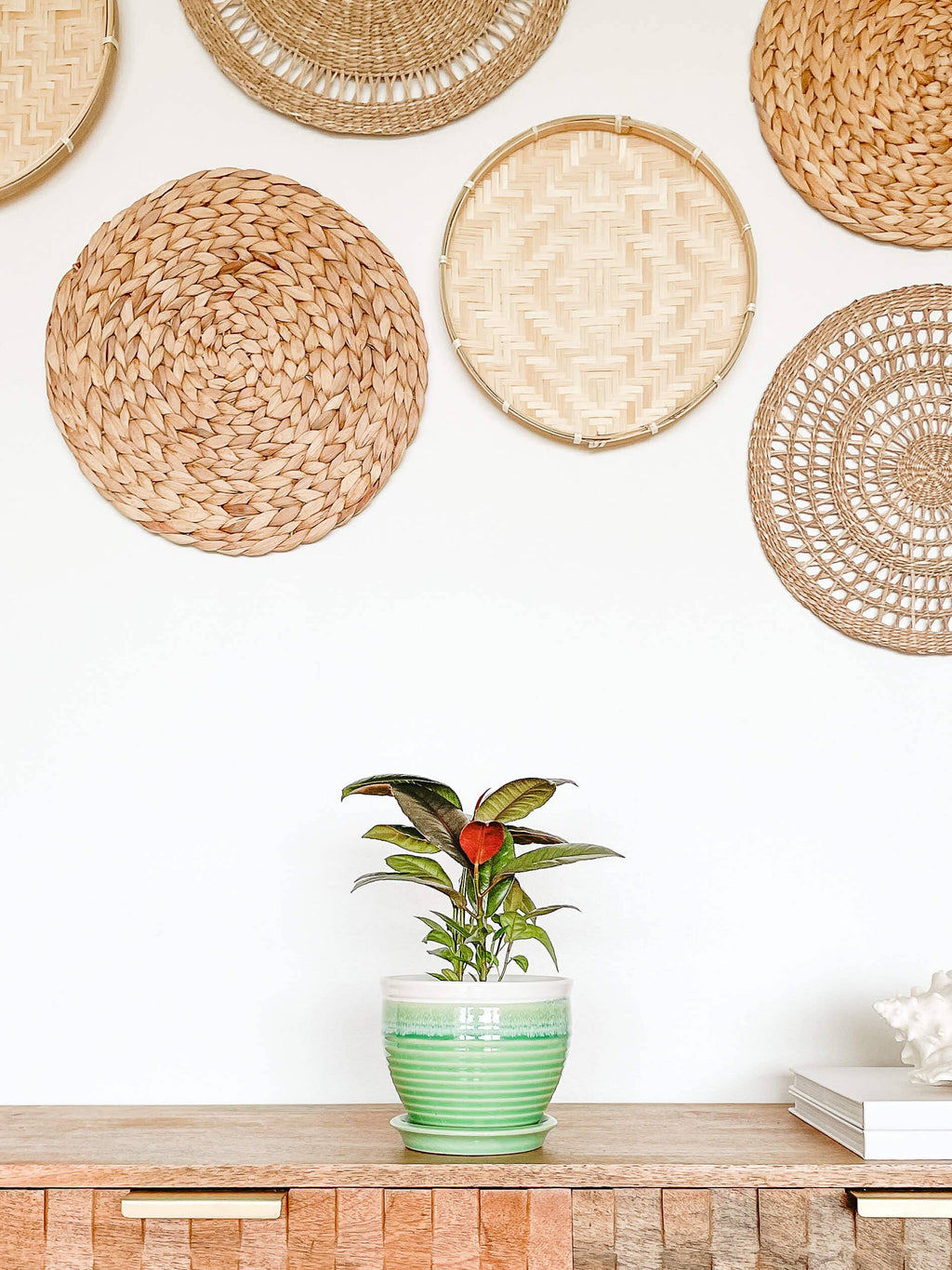 Willow ceramic flower pot with drainage hole and attached saucer