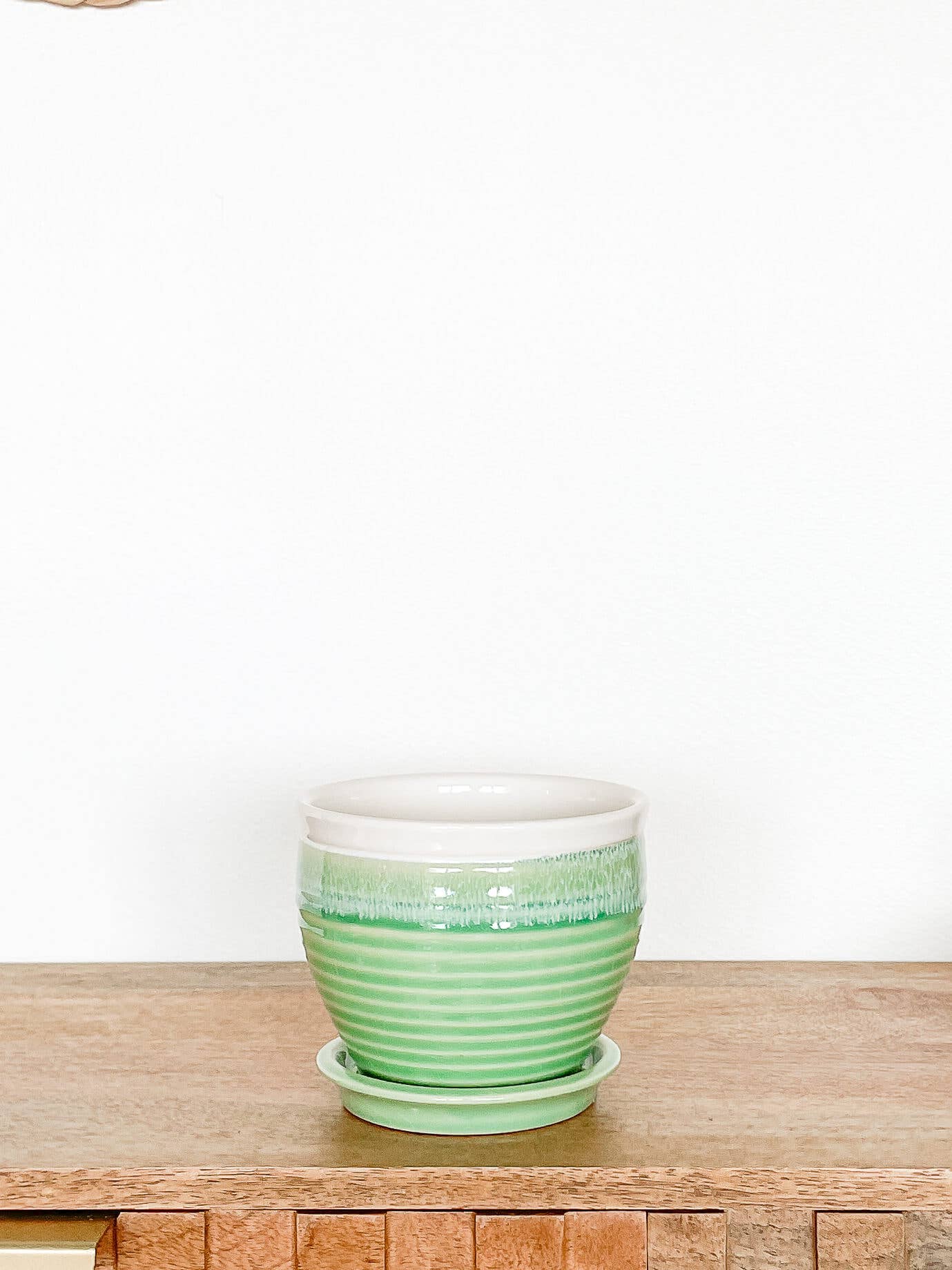 Willow ceramic flower pot with drainage hole and attached saucer